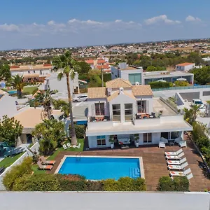 villa-maresia-dourada.hotelaalgarve.com/